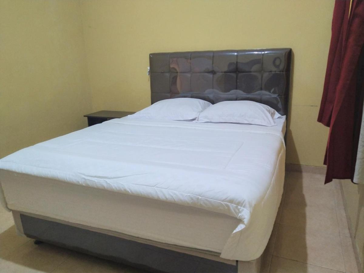 Hotel Pekalongan Syariah Mitra Reddoorz Exterior foto