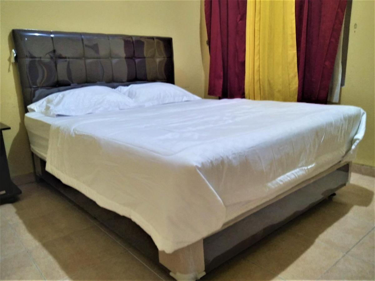 Hotel Pekalongan Syariah Mitra Reddoorz Exterior foto