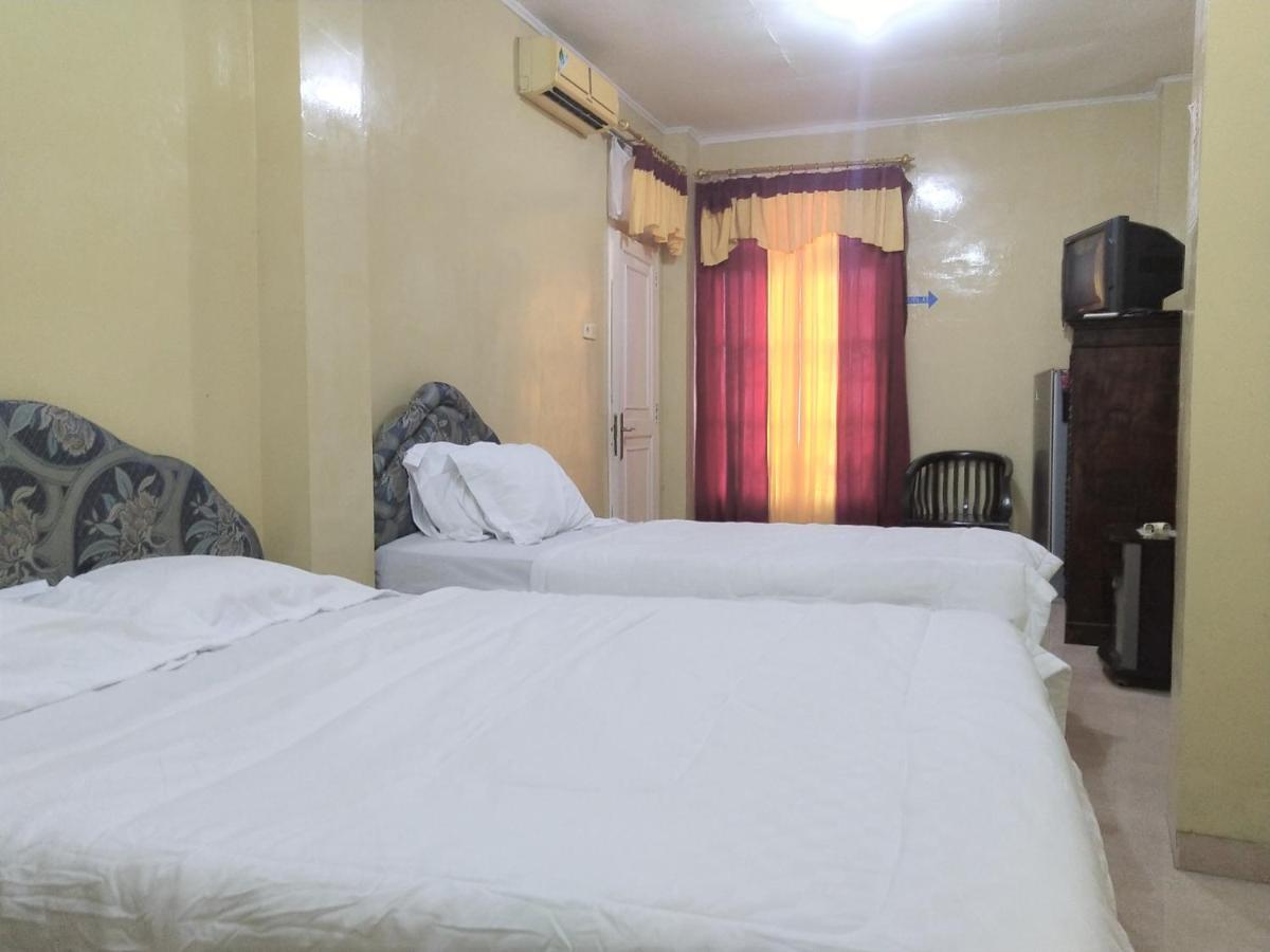 Hotel Pekalongan Syariah Mitra Reddoorz Exterior foto