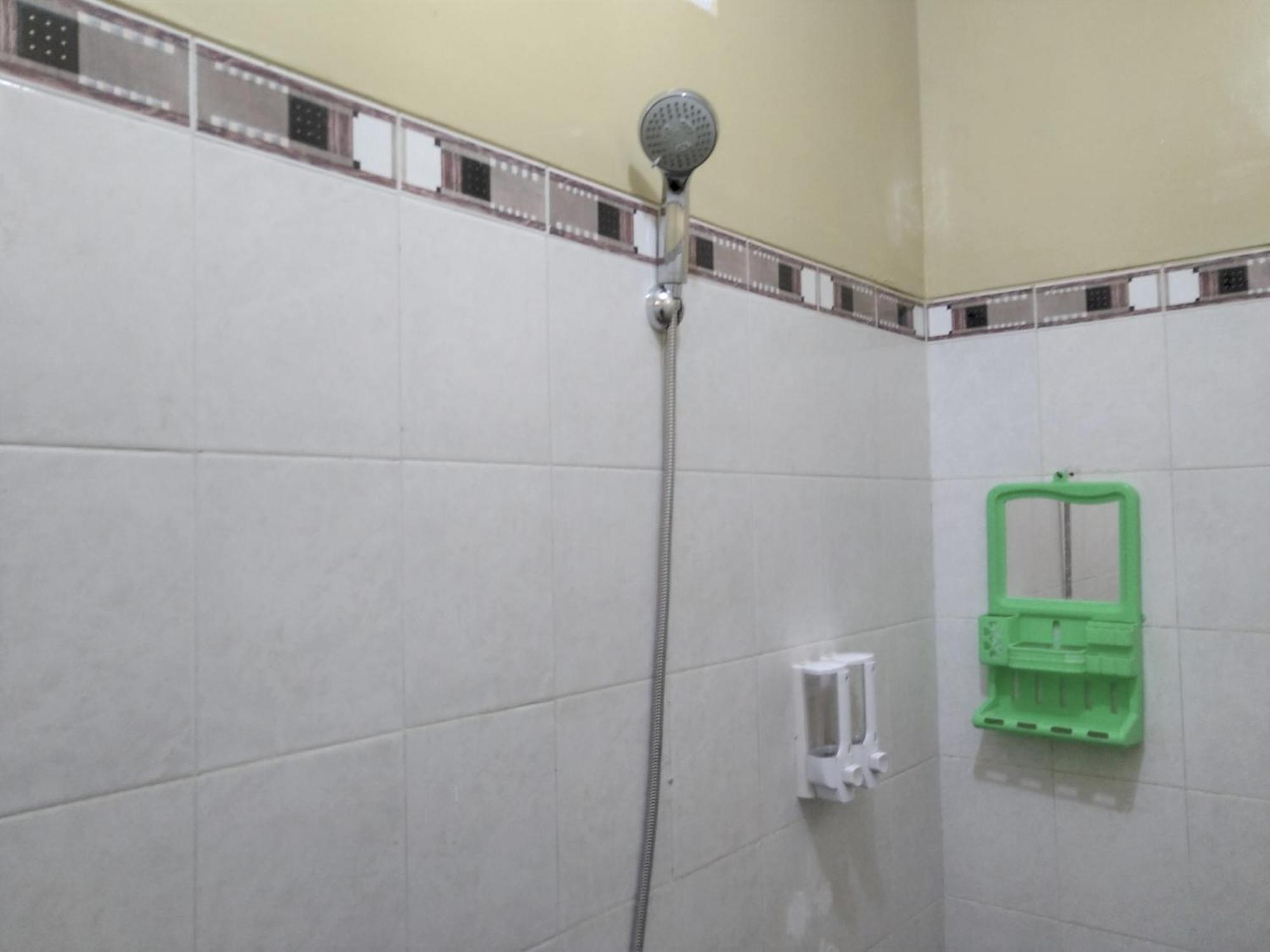 Hotel Pekalongan Syariah Mitra Reddoorz Zimmer foto